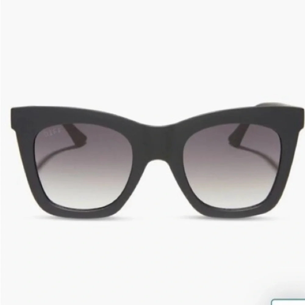 DIFF Eyewear Black Oversized Square‎ Sunglasses Gradient Lenses Stylish